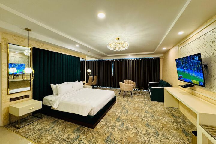 Room 14 of 35