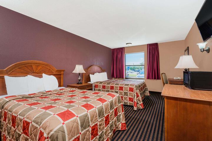 1 King Bed (10 of 10)