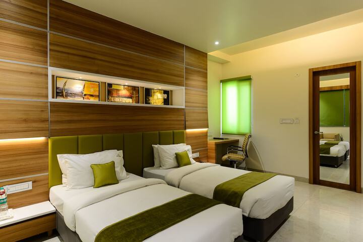 Room 33 of 85