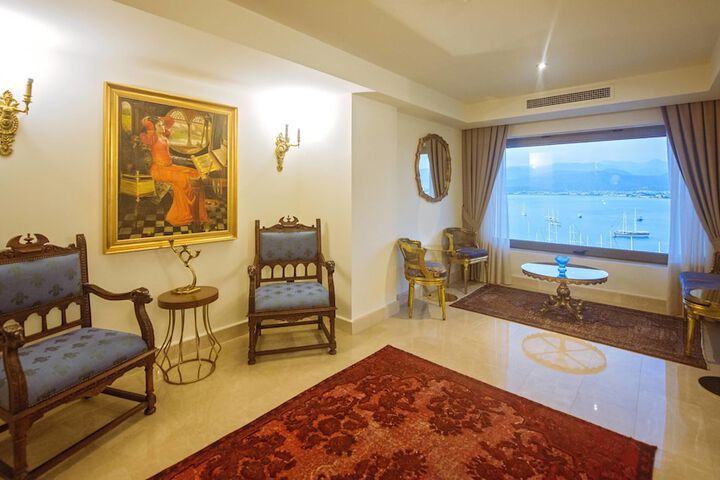 Entrance & Lobby