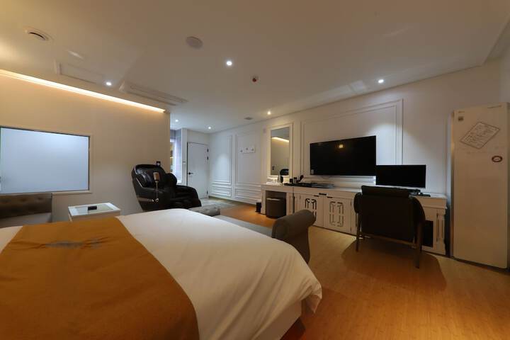 Room 19 of 58