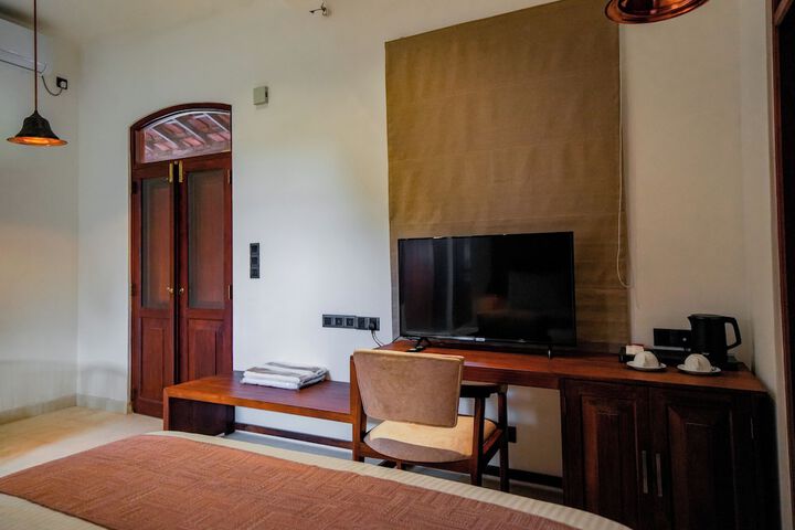 Room 10 of 27