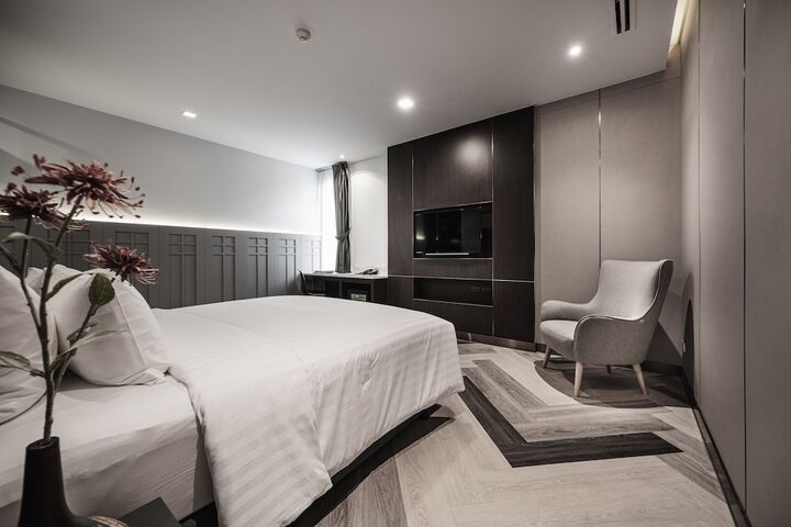 Room 11 of 42