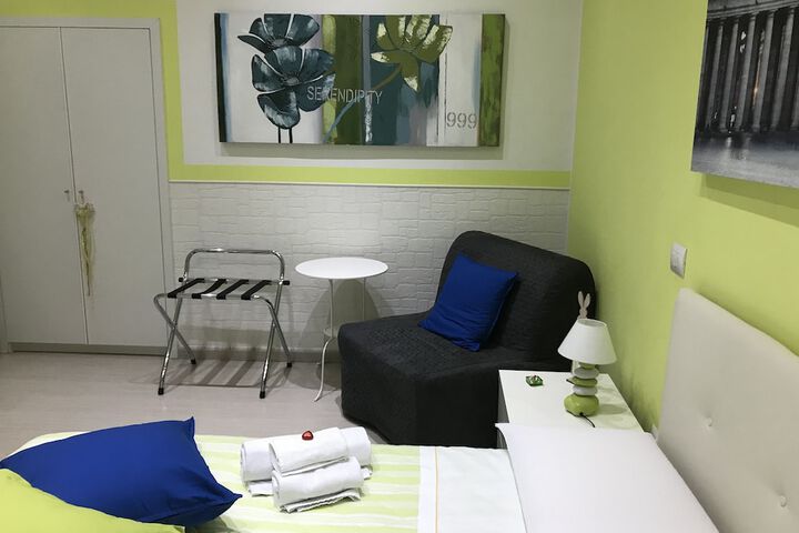 Room 7 of 32