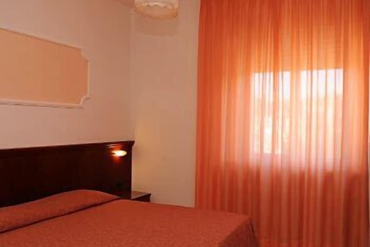 Room 25 of 54