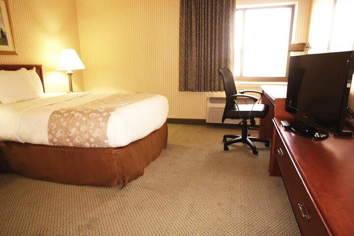1 King Bed (7 of 11)