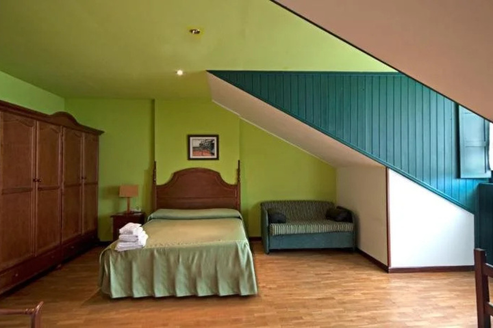Room 2 of 12