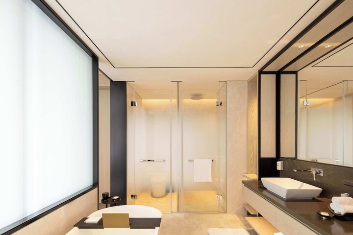 Room 48 of 122