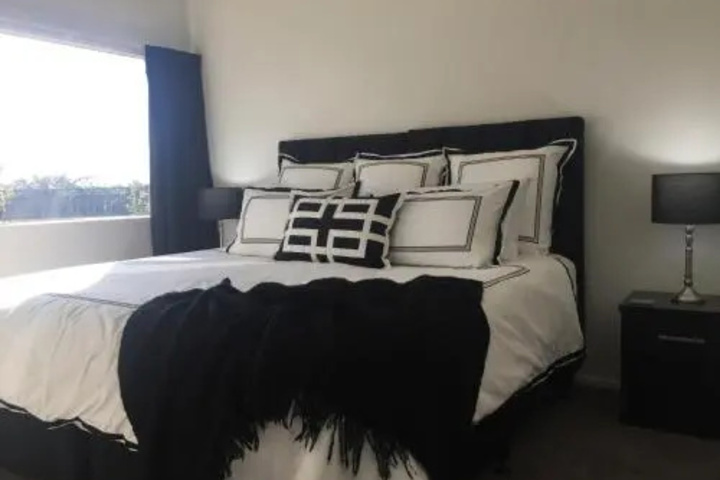 Room 3 of 8