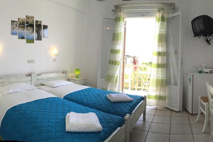 Room 8 of 36