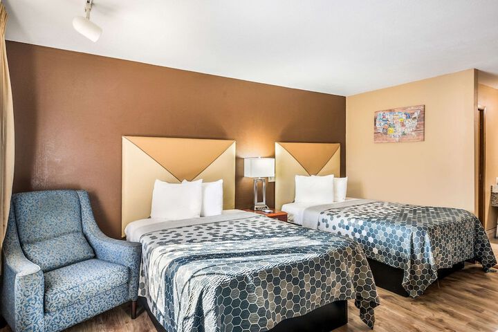 2 Double Beds (7 of 11)