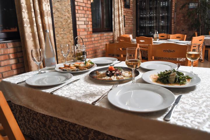 Dining 54 of 73