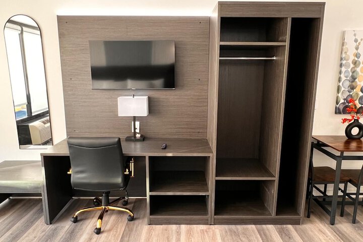 Business Center 36 of 41