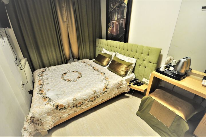 Room 18 of 42