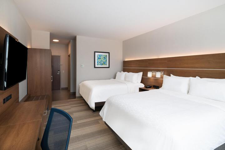 Standard 2 Queen Beds Accessible (6 of 8)