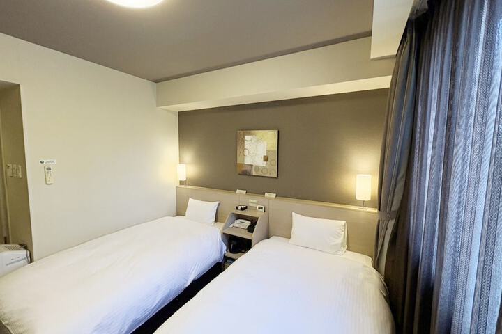 Room 9 of 35