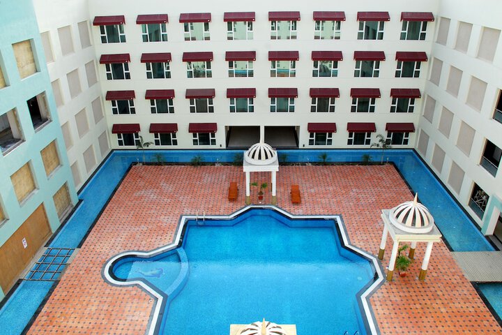 Pool Hotel