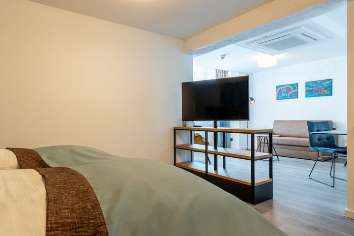 Room 12 of 42