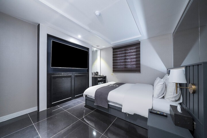 Room 4 of 26