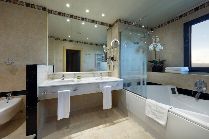 Bathroom Interior Photo