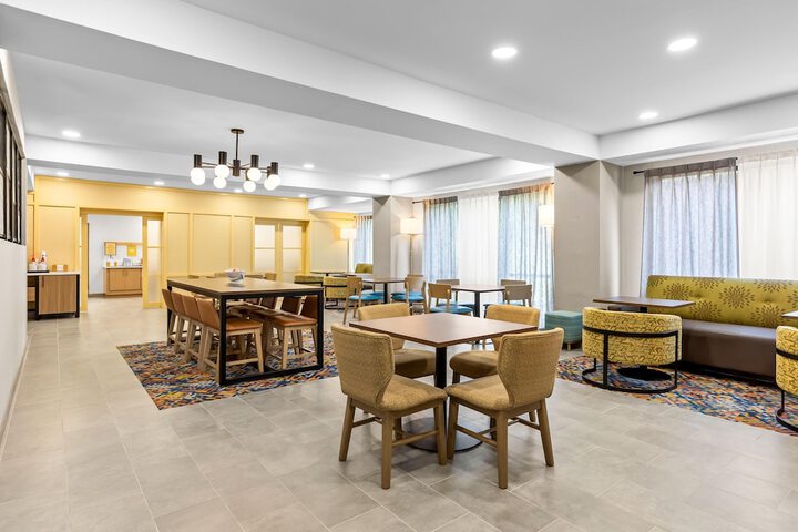 Entrance & Lobby
