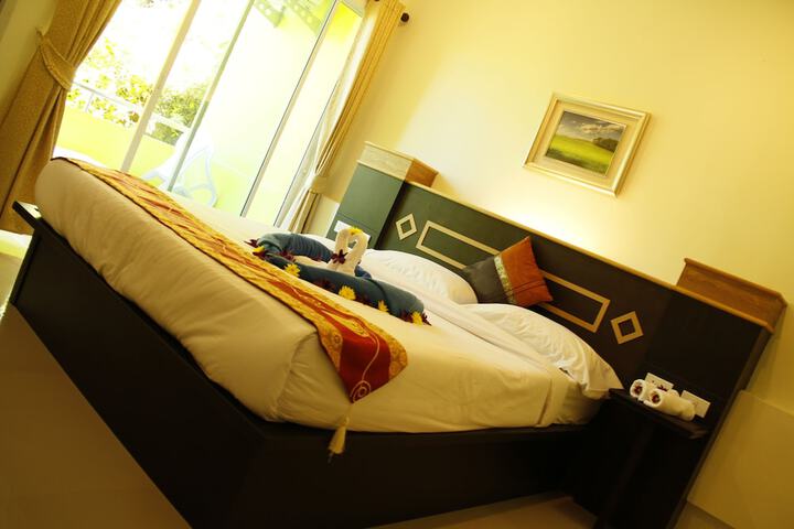 Room 12 of 28