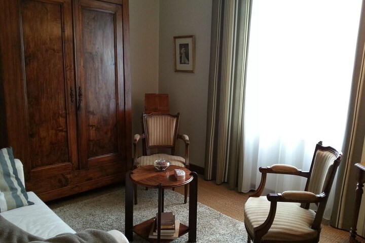 Room 5 of 32