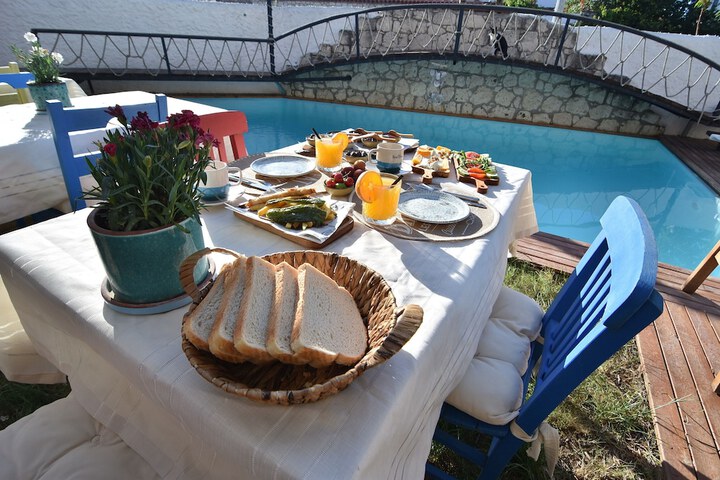 Breakfast/Coffee Service 65 of 98