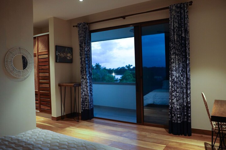 Room 10 of 22