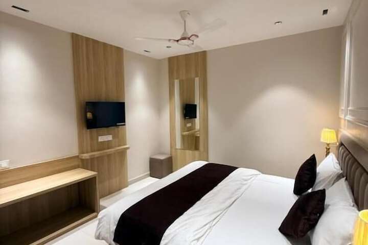 Room 18 of 34