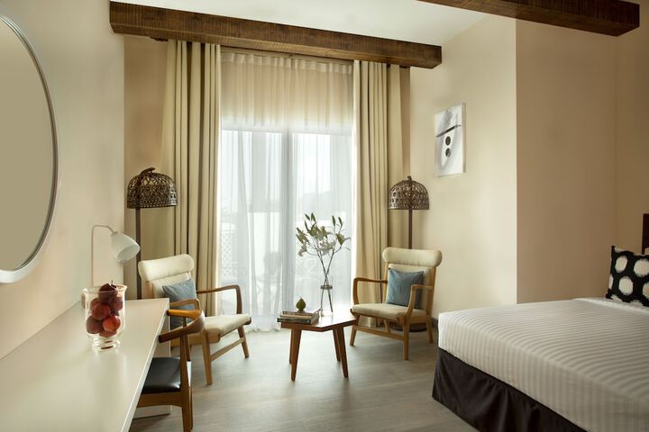 Room 9 of 37