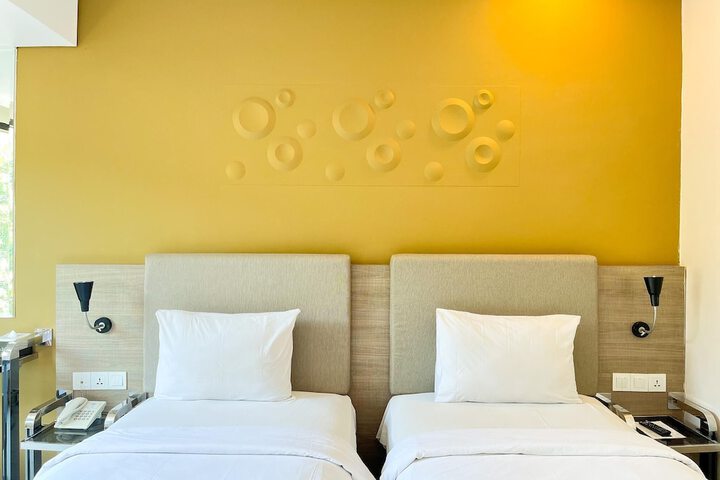 Room 8 of 90