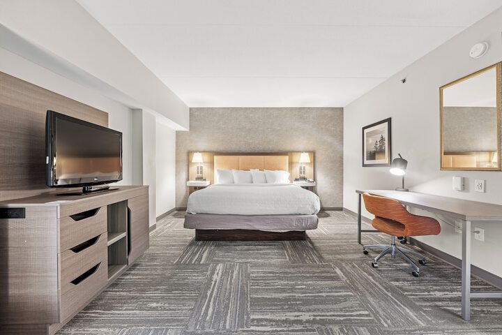 Room 9 of 33