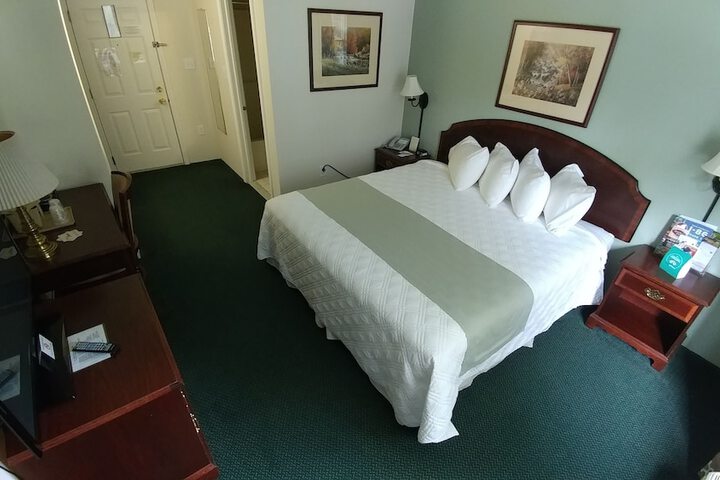 Room 6 of 18