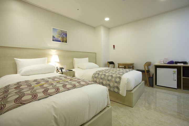 Room 43 of 78