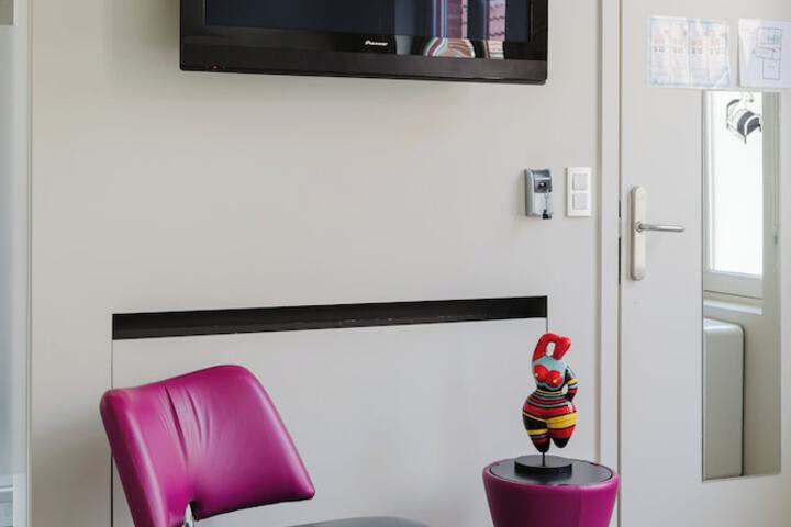 Room 9 of 25