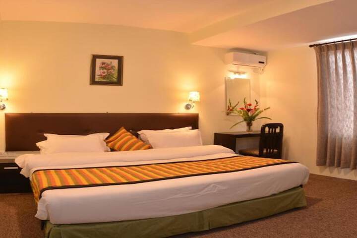 Room 3 of 8