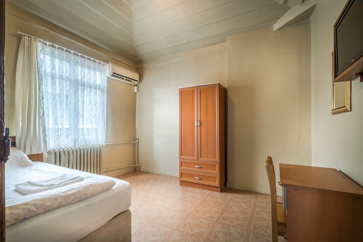 Room 21 of 40