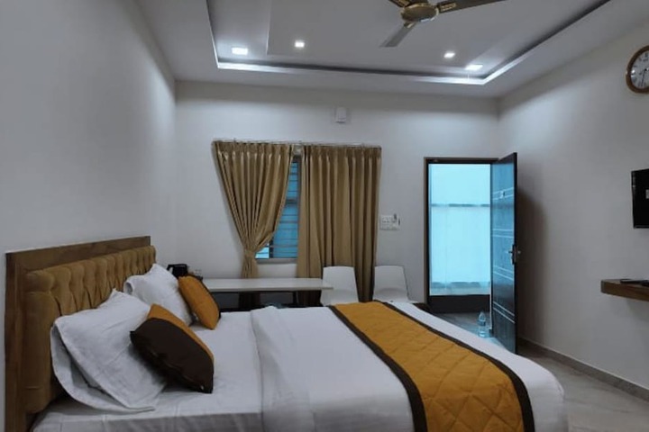 Room 6 of 9