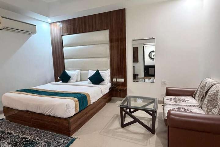 Room 6 of 21