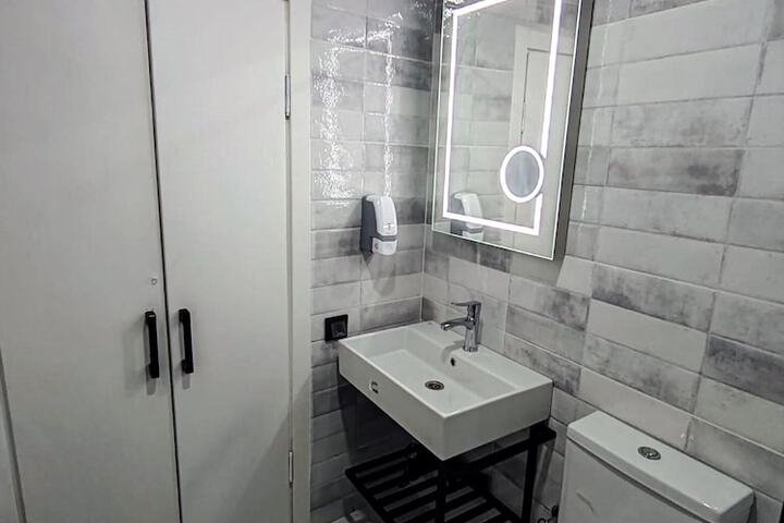 Room 17 of 33