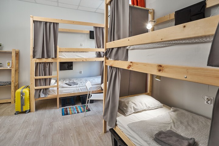 Room 27 of 40