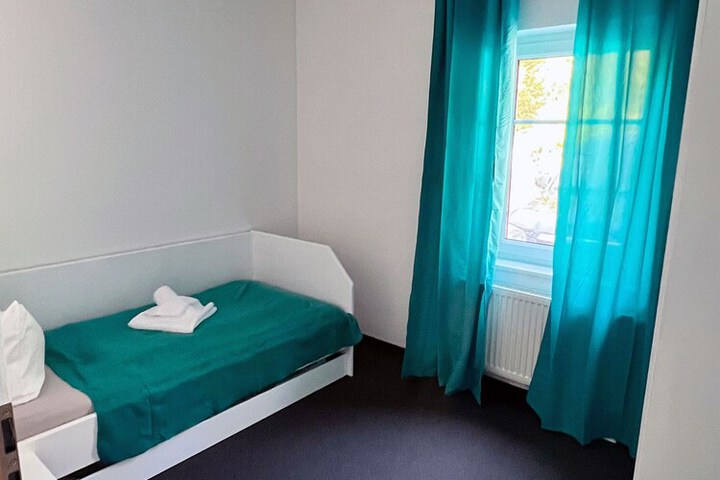 Room 4 of 84