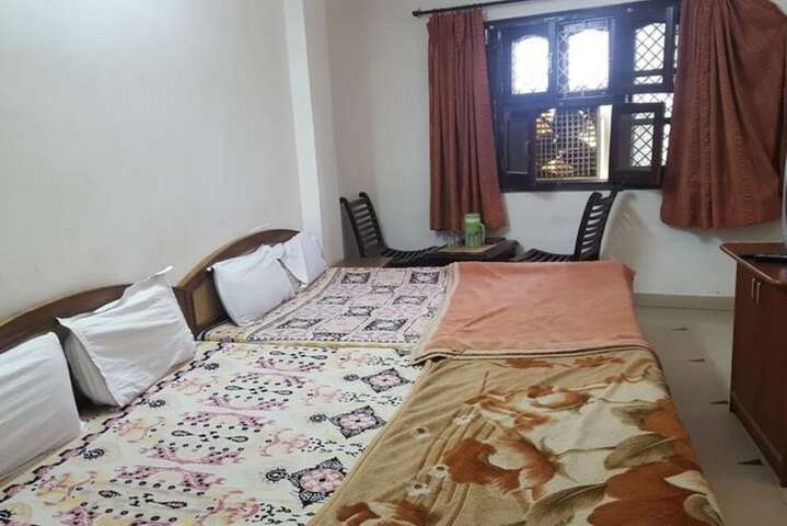 Room 8 of 32