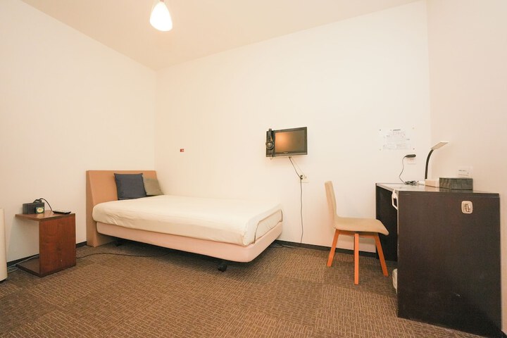 Room 19 of 39