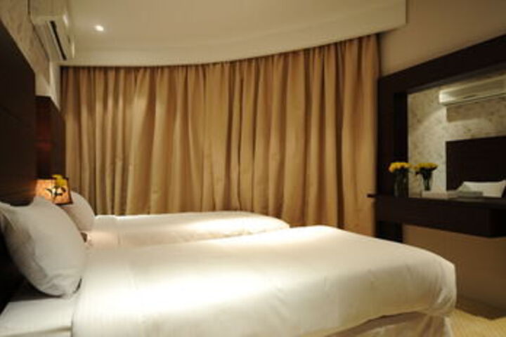 Room 2 of 70