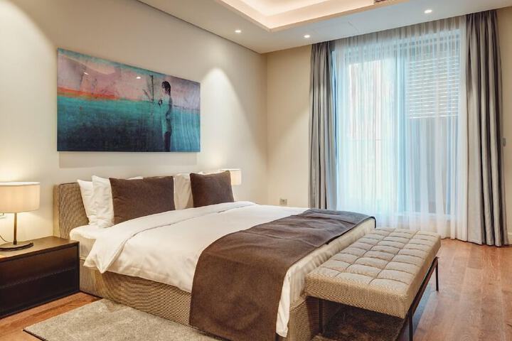 Room 15 of 198