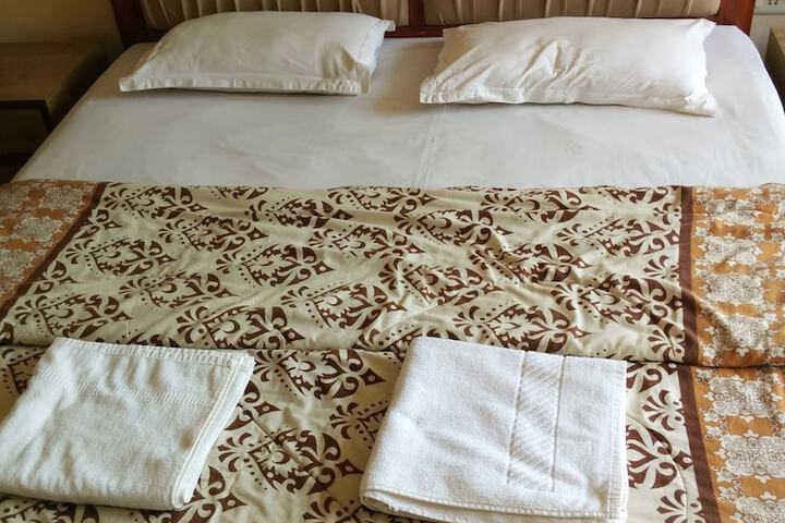 Room 4 of 33