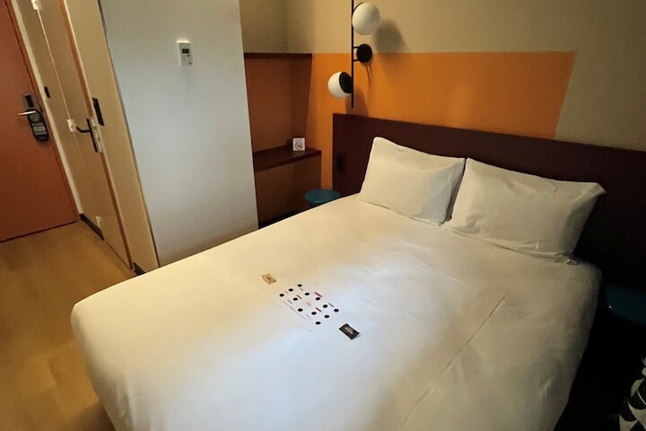 Room 7 of 19