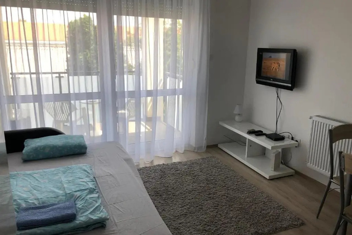 Room 4 of 12